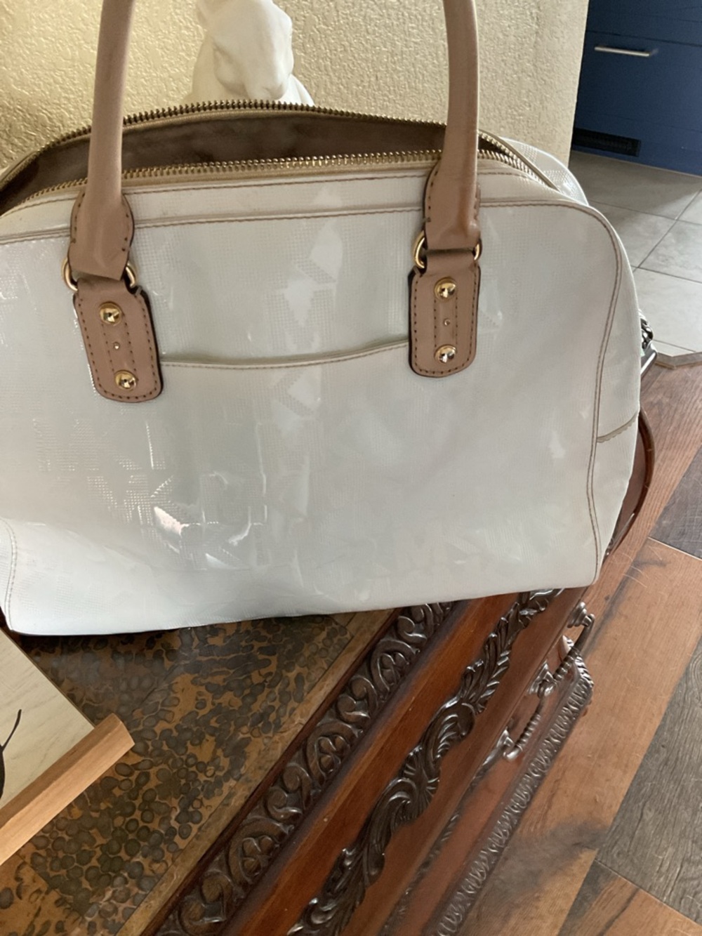 Michael Kors White Patent Leather Bag - Picture 4 of 6